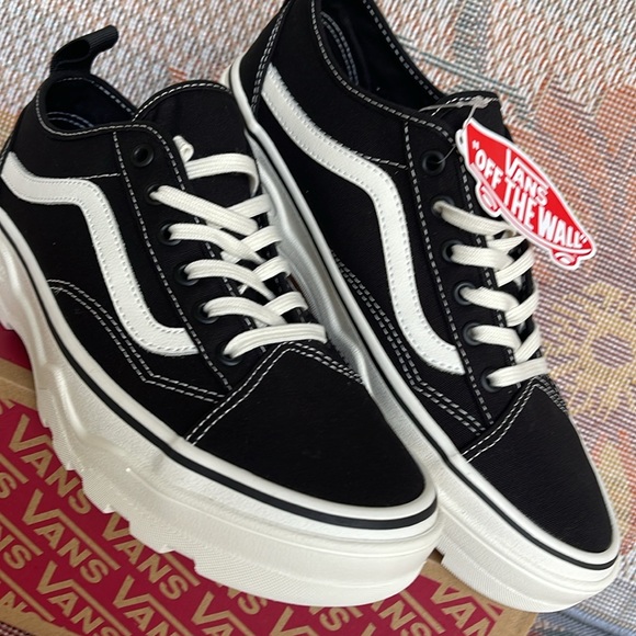 Vans WMNS Sentry Old Skool (Canvas) Black/Marshmallow
VN0A5KR3VQE
Sneakers - Picture 8 of 16